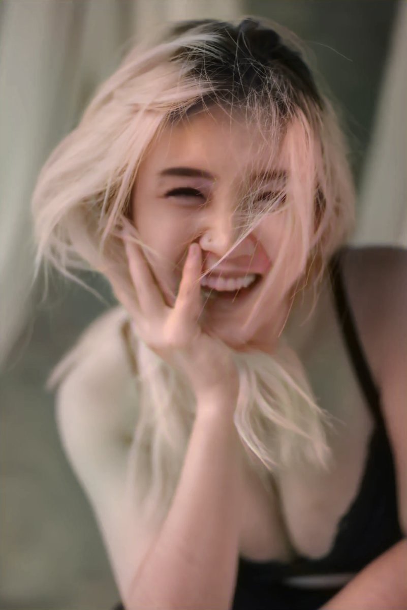 colorize_bot's tweet photo. @txtdarikuh If you liked the result let me know 👀🙂.

Hey! remember that you can support this project via: https://t.co/chupwlRkaQ https://t.co/YMqn23jDUR