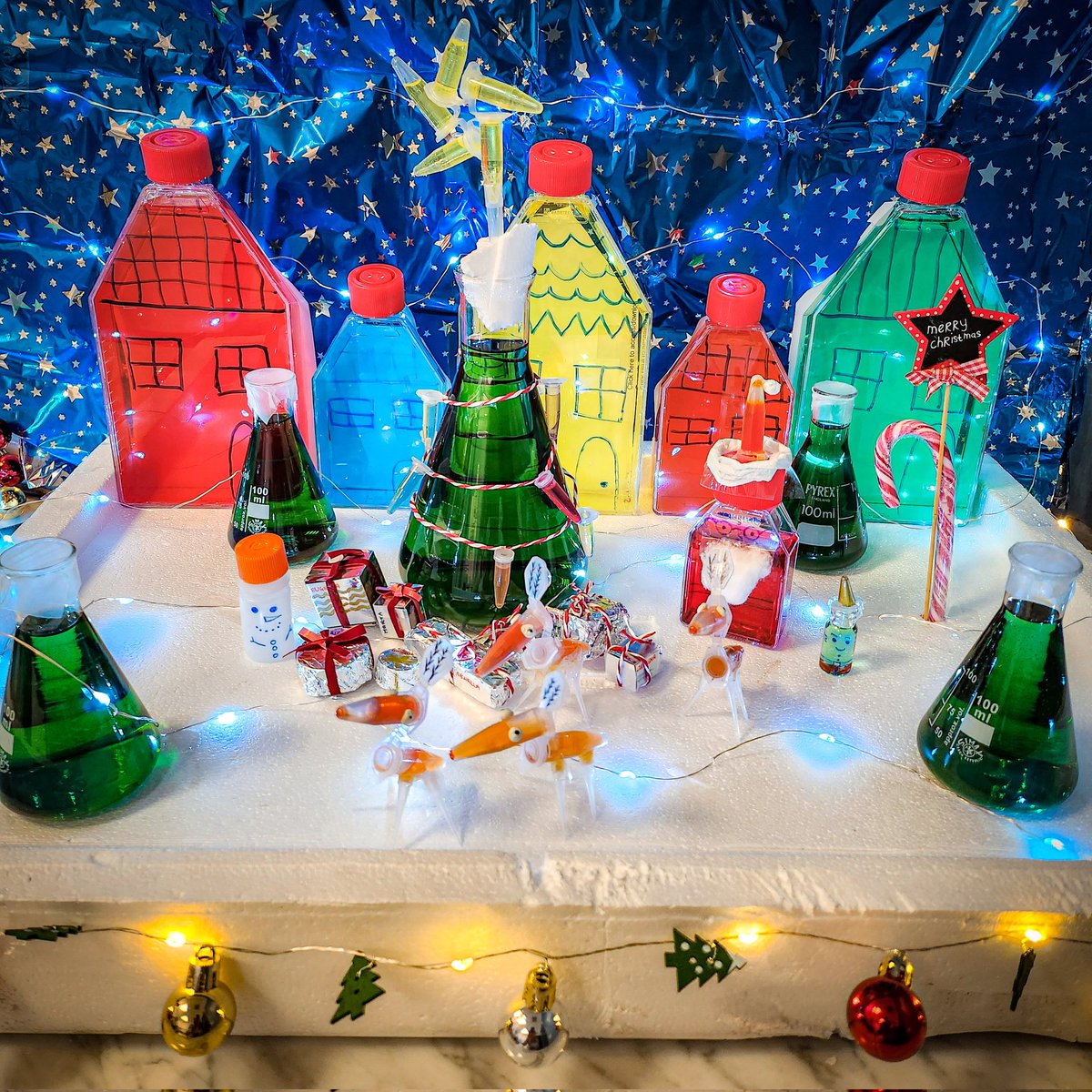 Ornella_Urzi's tweet photo. Have you already done Christmas decorations in your lab??
Here is our Christmas village!
🎅🏻🎄⛄️🎁
#Christmasinlab #christmasdecorations #phdlife https://t.co/sgV0Dd17qS