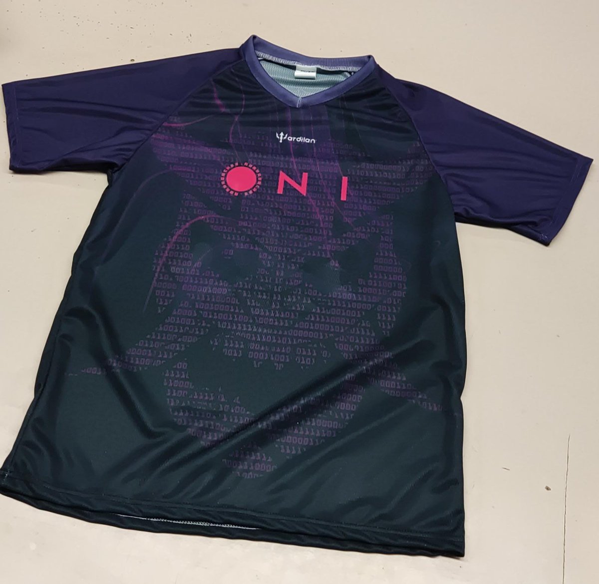 ArdilanCustom's tweet photo. Regular V-neck eSports jersey https://t.co/7zftE1HeXQ