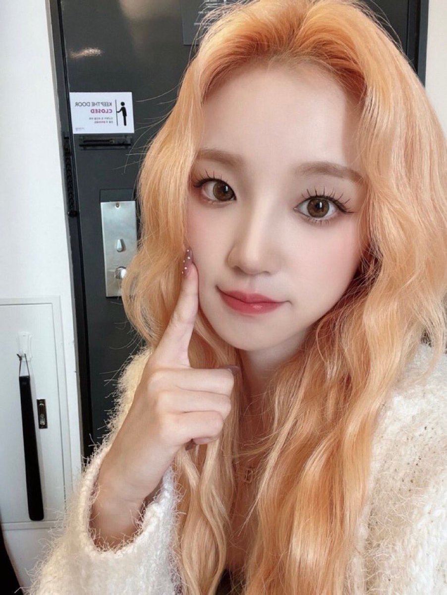 i_dleph's tweet photo. [📢] #GIDLE #YUQI : Mnet <Mad Zenius>

Soon at 9 PM, YUQI will appear on Mnet's "#MadZenius"!
The last show of Mad Zenius has already come 😭 is a pity, great MC Yuqi! Please stay with us until the end ❤💜

#여자아이들 #GIDLE
#우기 #YUQI #宋雨琦 https://t.co/ASphesX4wy