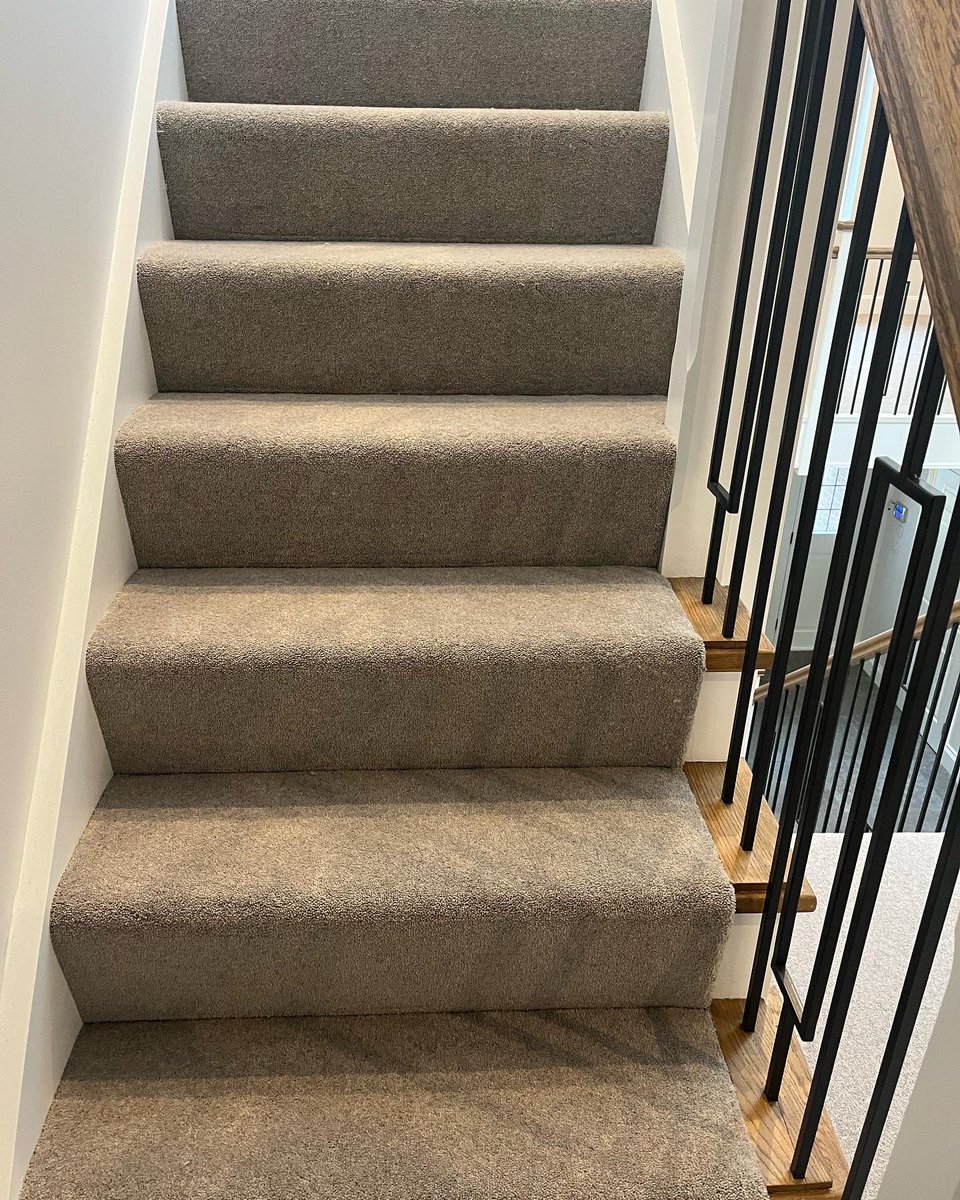 🏡 Supply &amp; Fit <a href="/CormarCarpets/">Cormar Carpets</a> Woodland Heathers 50oz colour Silver Fox, on 11mm underlay, to this beautiful house on the Wentworth Estate, Surrey. 🏡 Stair Runner installed to finish off the staircase. #carpets #craigmarshallflooring #interiors #interiorstyling #housedecor