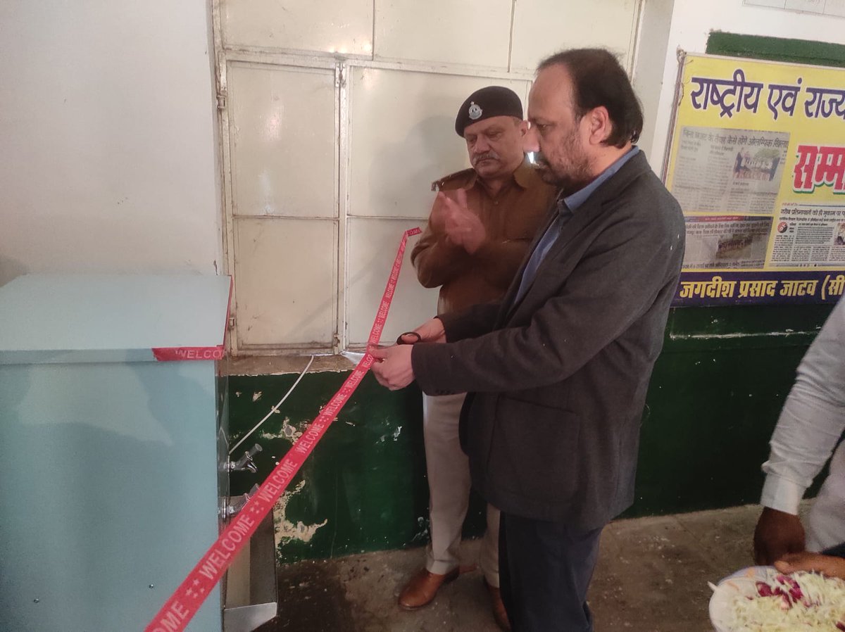 CGST_ALWAR's tweet photo. In pursuance of Swachhta Action Plan, this office has installed an R.O. and Water Cooler in a Government School in Khudanpuri, Alwar, ensuring safe drinking water for children. This school is mainly for the children of weaker and marginal section of the society. https://t.co/pxdYlYhBAZ