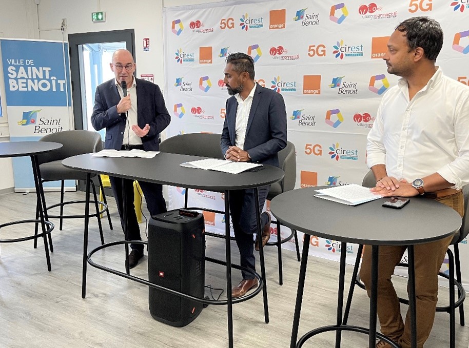 OrangeReunion's tweet photo. @andremartin02, directeur d'Orange et @patriceselly, Maire de St-Benoit, Ridwane Issa, vice-président de @CIREST_Officiel ont exposé le potentiel de développement économique et d'aménagement du territoire de la #5G aux forces vives de St-Benoit. #Nouleansamb #Nouleconnecté https://t.co/j0sHz207hA