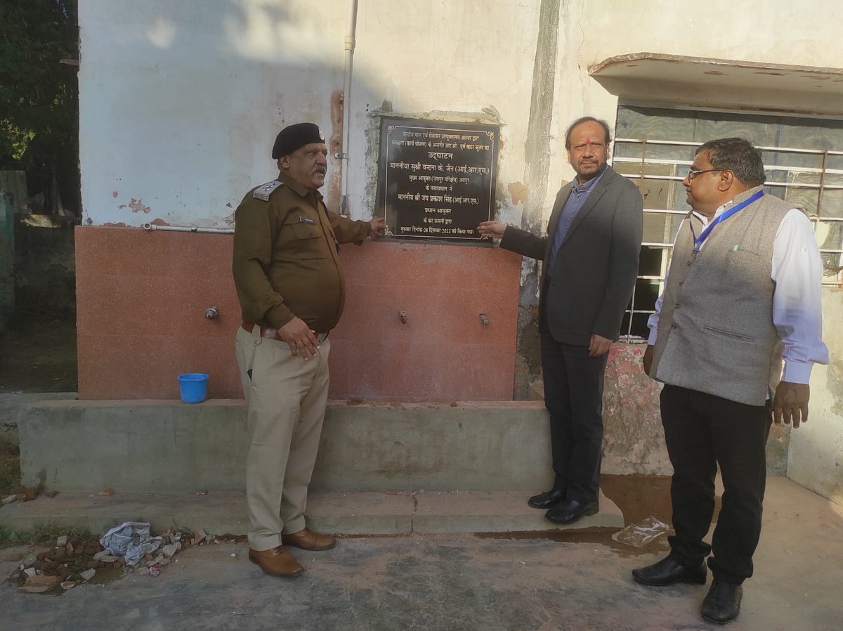 CGST_ALWAR's tweet photo. In pursuance of Swachhta Action Plan, this office has installed an R.O. and Water Cooler in a Government School in Khudanpuri, Alwar, ensuring safe drinking water for children. This school is mainly for the children of weaker and marginal section of the society. https://t.co/pxdYlYhBAZ