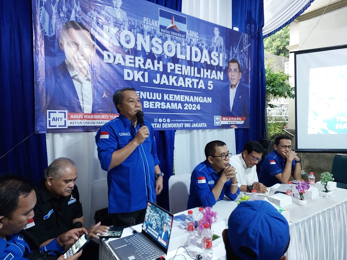 RAMujiyono's tweet photo. Konsolidasi Dapil 5.

Terus berusaha berbaris rapi, mewujudkan #KemenanganBersama2024

⁦@FaisalLuba⁩ ⁦@MumuAlhamid⁩ ⁦@vike_ponto⁩ ⁦@PDemokratjkt⁩ https://t.co/iozrXQBE8T