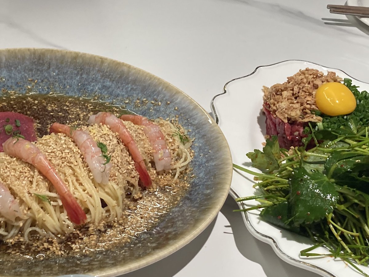 용산 직각식탁. 맛있어서 기절을함..(실제로)
#영균아저이거먹냠세요
#태양아_이거어때_난좋은데
#얘두다나이거머금