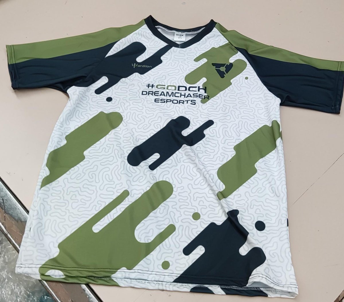 ArdilanCustom's tweet photo. Regular V-neck eSports jersey https://t.co/imHpkwqrht