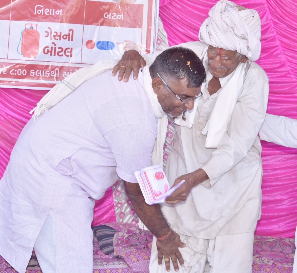 Paresh_Madka's tweet photo. આભાર,
વાવ વિધાનસભાની ચુંટણીમાં તન, મન અને ધનથી સહયોગ આપનાર તમામ યુવામિત્રો, સગાઓ, પરિચિતો, સ્નેહીઓ, શુભચિંતકો, સરપંચશ્રીઓ, તમામ ગ્રામજનો સહિત આપ સૌના દ્વારા અઢળક પ્રેમ, સાથ અને સહકાર આપનાર વાવ, ભાભર અને સુઈગામની જનતાનો ખુબ ખુબ આભાર તેમજ વિજેતા ઉમેદવારને અભિનંદન.

જય હિન્દ. https://t.co/pKGQHmcoaU