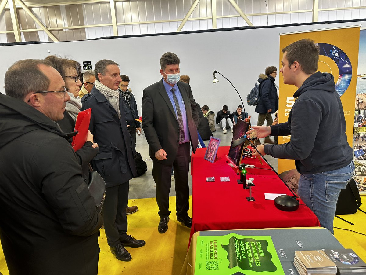 cmqlannion's tweet photo. Ouverture du salon SupArmor à Saint-Brieuc @cotesdarmor22 
C’est quoi la #photonique ?
Venez nous voir sur le stand « création &amp; Innovation », on vous parlera de #photonique, des métiers qui recrutent et des formations sur notre territoire @enssat @lyceeLeDantec @IUTlannion https://t.co/6gmR9TEDQM