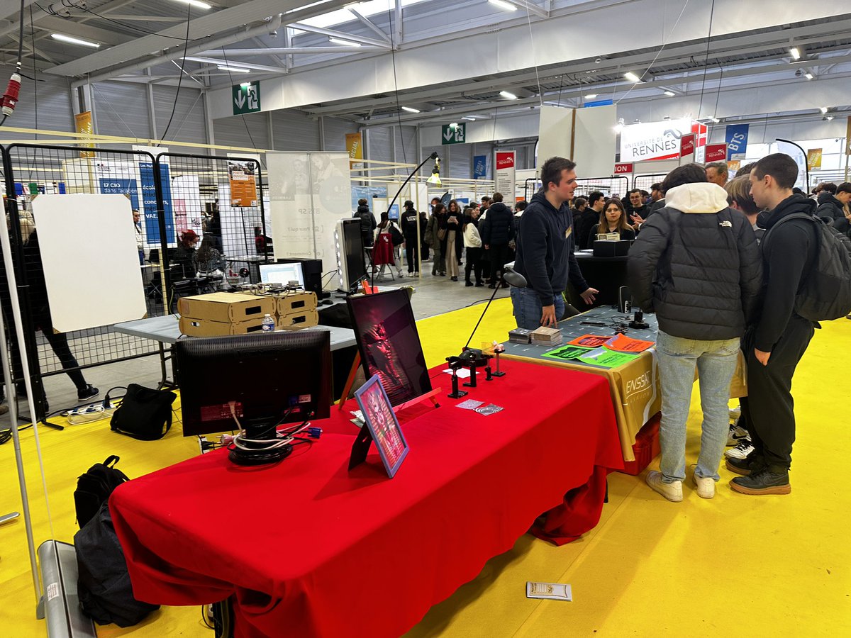 cmqlannion's tweet photo. Ouverture du salon SupArmor à Saint-Brieuc @cotesdarmor22 
C’est quoi la #photonique ?
Venez nous voir sur le stand « création &amp; Innovation », on vous parlera de #photonique, des métiers qui recrutent et des formations sur notre territoire @enssat @lyceeLeDantec @IUTlannion https://t.co/6gmR9TEDQM
