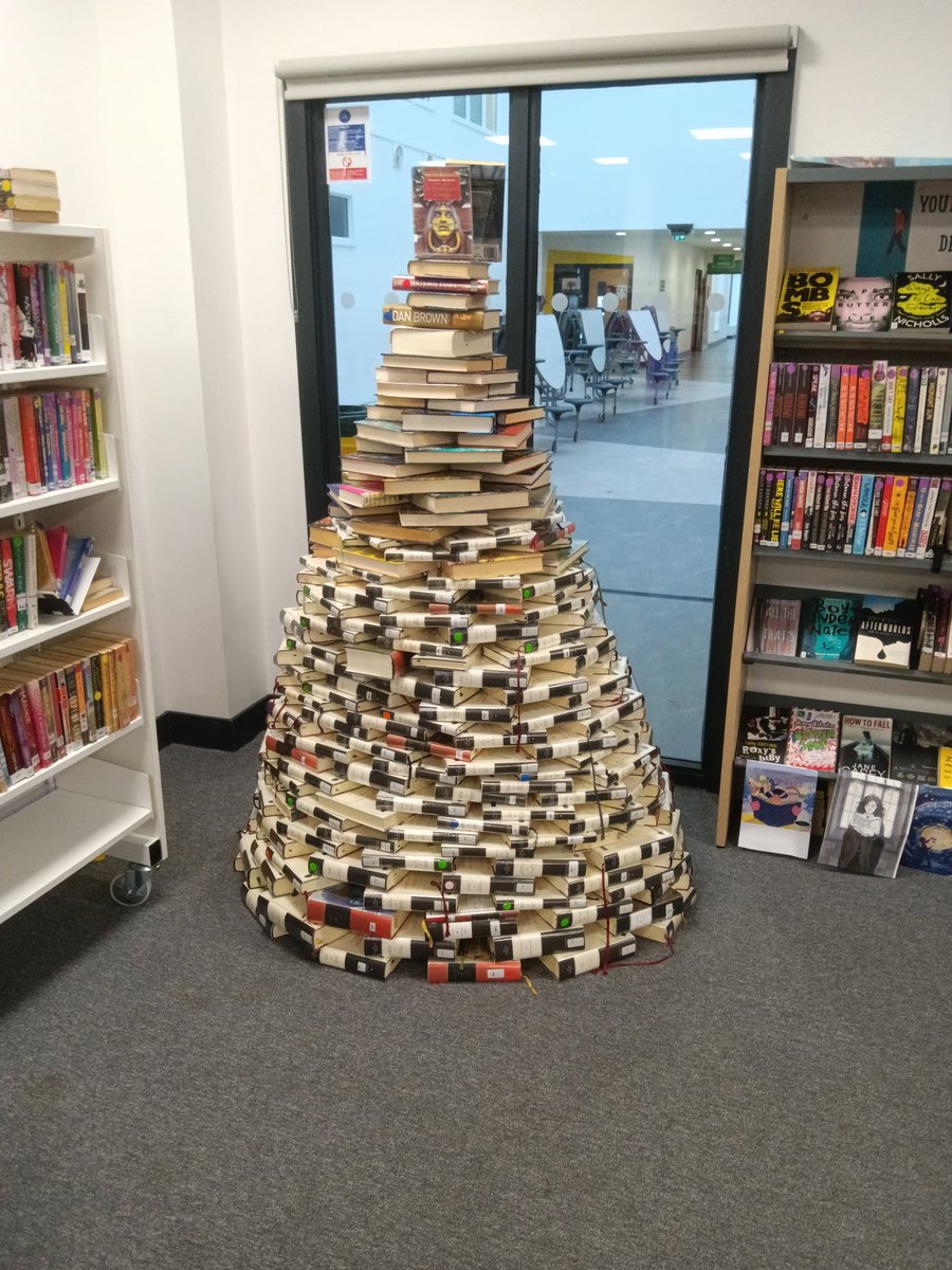 The Christmas tree of books has been assembled!
