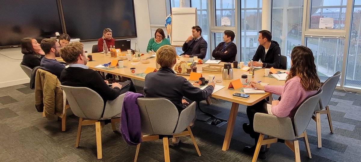 Ceva_Laval's tweet photo. 💡Le saviez-vous ? Le campus organise des #rdv privilégiés avec une 10ne de collaborateurs et 2 membres de la direction autour d’une pause #gourmande ! Cette 2e édition 2022 était une fois de + dans la #convivialité, avec des échanges riches qui viendront nourrir la vie du campus https://t.co/POvKe4VOKy
