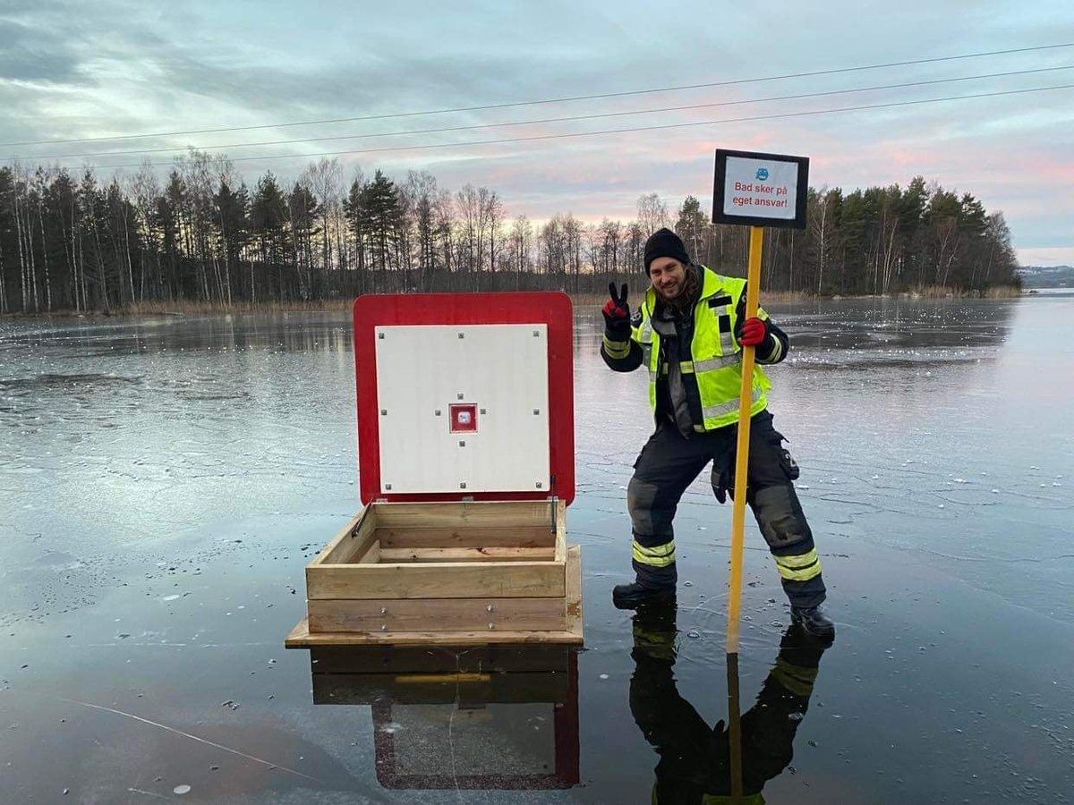 På brandstationen i Falun har vi nu lagt i vår badlucka så att del av personal kan fortsätta med sina dagliga bad 😉
Men tänk till innan du ger dig ute på isen och läs gärna mer här: sjoraddning.se/sjosakerhet/is…