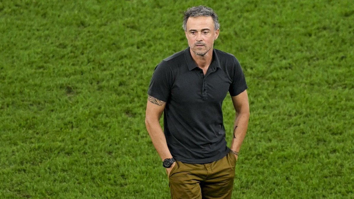 streamdigital_'s tweet photo. Luis Enrique ‘Leaves’ Role After Spain’s World Cup Exit

Read more: https://t.co/O1sHKHkbPC

#FIFAWorldCup2022 #FIFAWorldCupQatar2022 #Qatar #LuisEnrique #LuisEnriqueDimision #Spain https://t.co/ydRzzfvq0c