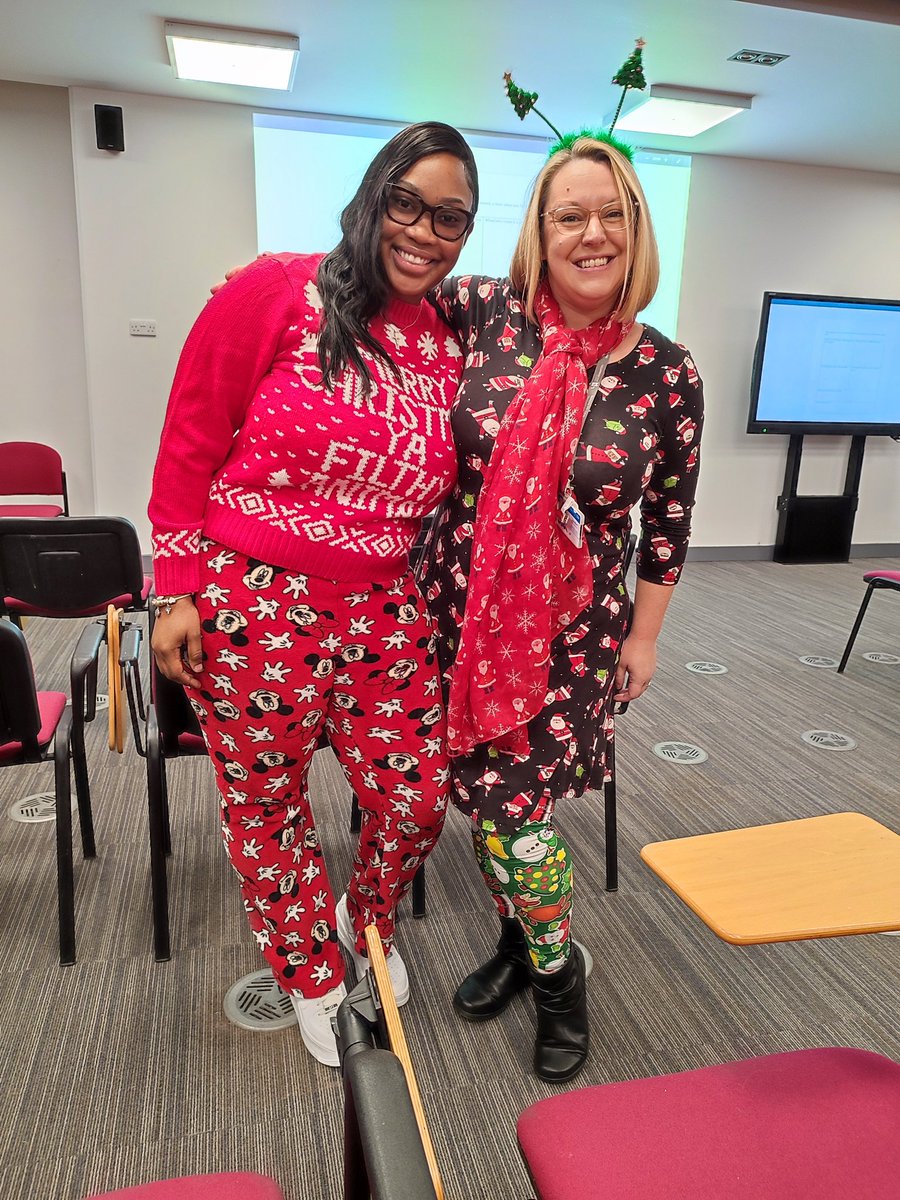 Feeling festive with 220 #wlvxmas <a href="/LDiegnan/">Lorraine Diegnan</a>  <a href="/LDNurse1/">LDNurse</a> <a href="/lynnewalsall/">Lynne Westwood RN(LD) 💚💙 #keephoLDNon #StaySafe</a>