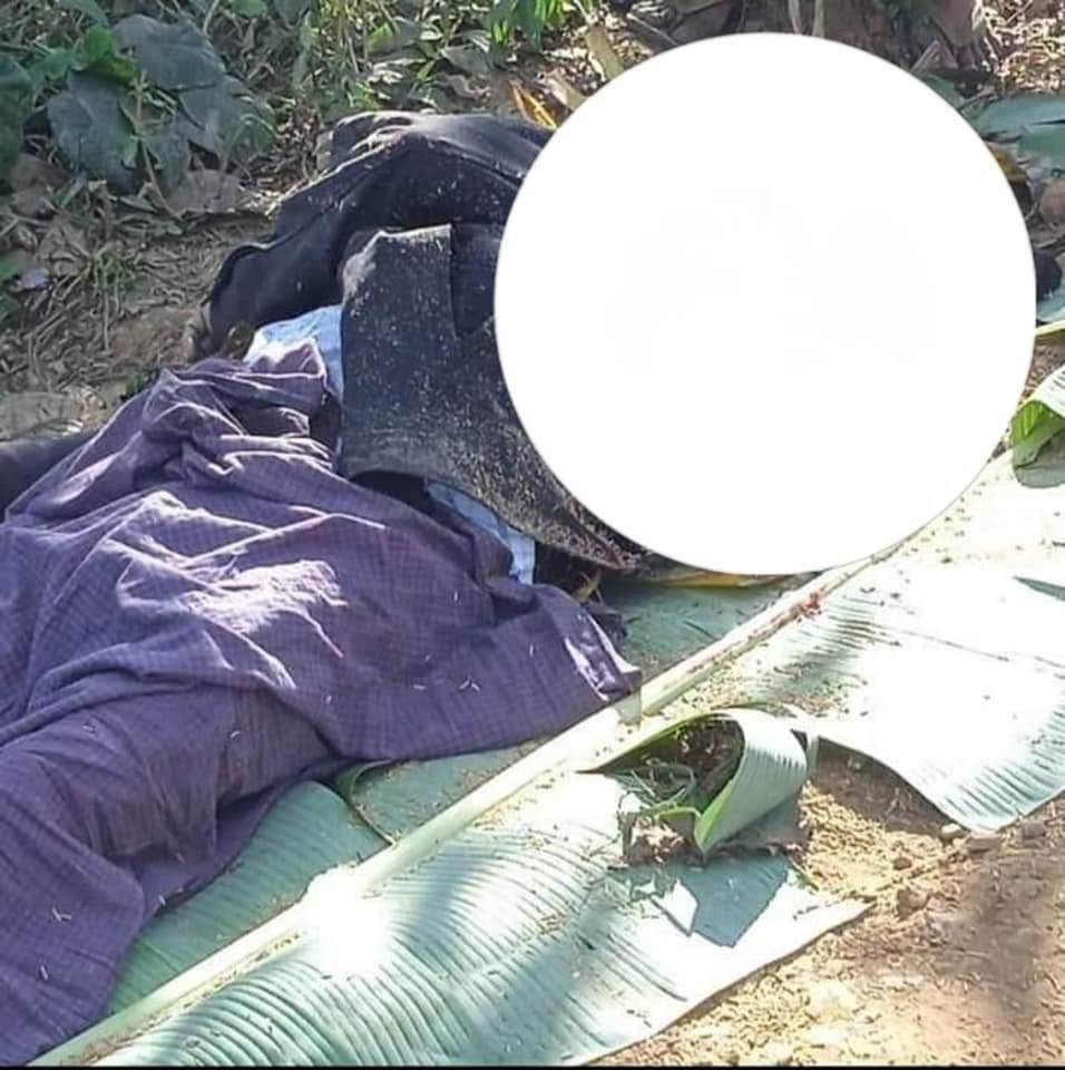zawmoethant71's tweet photo. The terrorist military's columns killed U #SeinMaung 80s,who resident of #InTaein village on this morning.
And torched, destroyed people's houses of #TeTaw village #HtiChaind district Sagaing province at 15:45 pm.
https://t.co/0xMzvRSDPm
#2022Dec8Coup
#WhatsHappeningInMyanmar https://t.co/bqRKj2rsU7