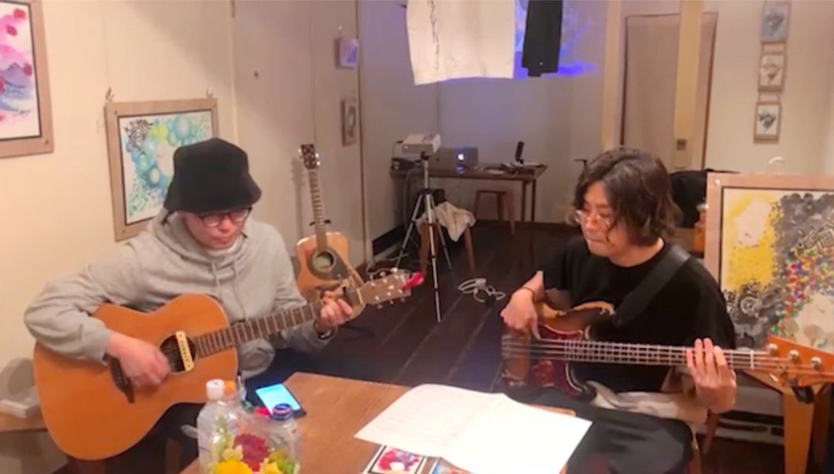 JunkiBass's tweet photo. 今日は三浦さんの個展にお邪魔しておりましたー！
素敵な絵が見れて、演奏も聴けて(できて)、クイズもあってと盛りだくさんな個展です。
https://t.co/JZ8iNm4FiT
12/10までの開催なのでお時間ある方は是非足を運んでみてください。
会場向かう途中にあるタコ焼き屋さんもリーズナブルで素敵です🐙 https://t.co/JIH5kcV0Ux