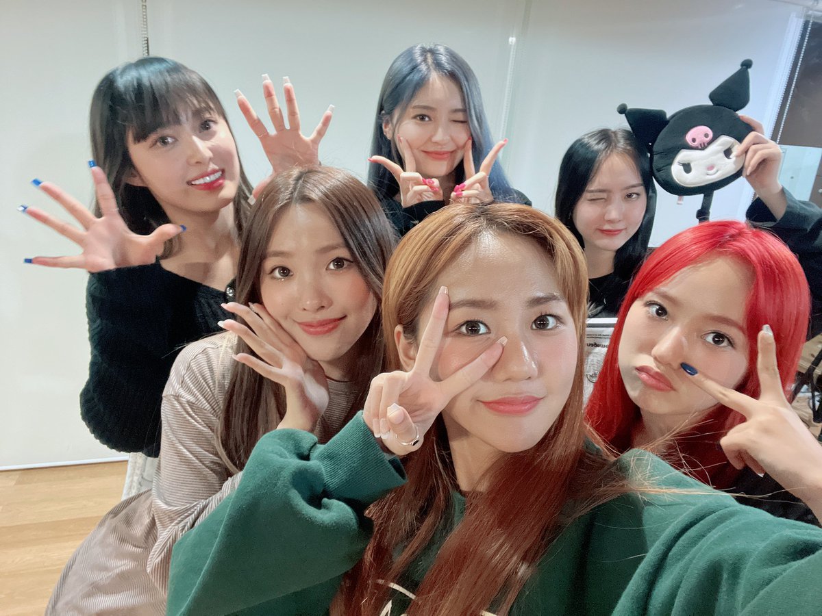 ivannadavv's tweet photo. #ThankYouBugAboo Thank you girls so much for everything! I hope that we will be able to see you soon 😭😭😭 #bugAboo I love you! All Rainboo love you, we will always support you ❤️ https://t.co/33dDYR0mgk