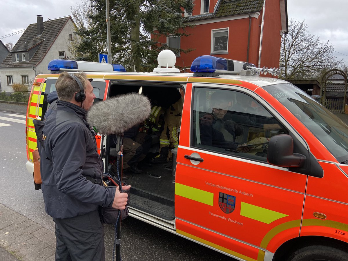 ffvga's tweet photo. Ein Team von @SWRAktuellRP hat uns heute beim #Warntag begleitet. Mehrere Warnfahrzeuge sind durch Asbach gefahren und haben die Lautsprechersysteme getestet. Habt ihr alle die #CellBroadcast Meldung erhalten? https://t.co/SlRln39C2u