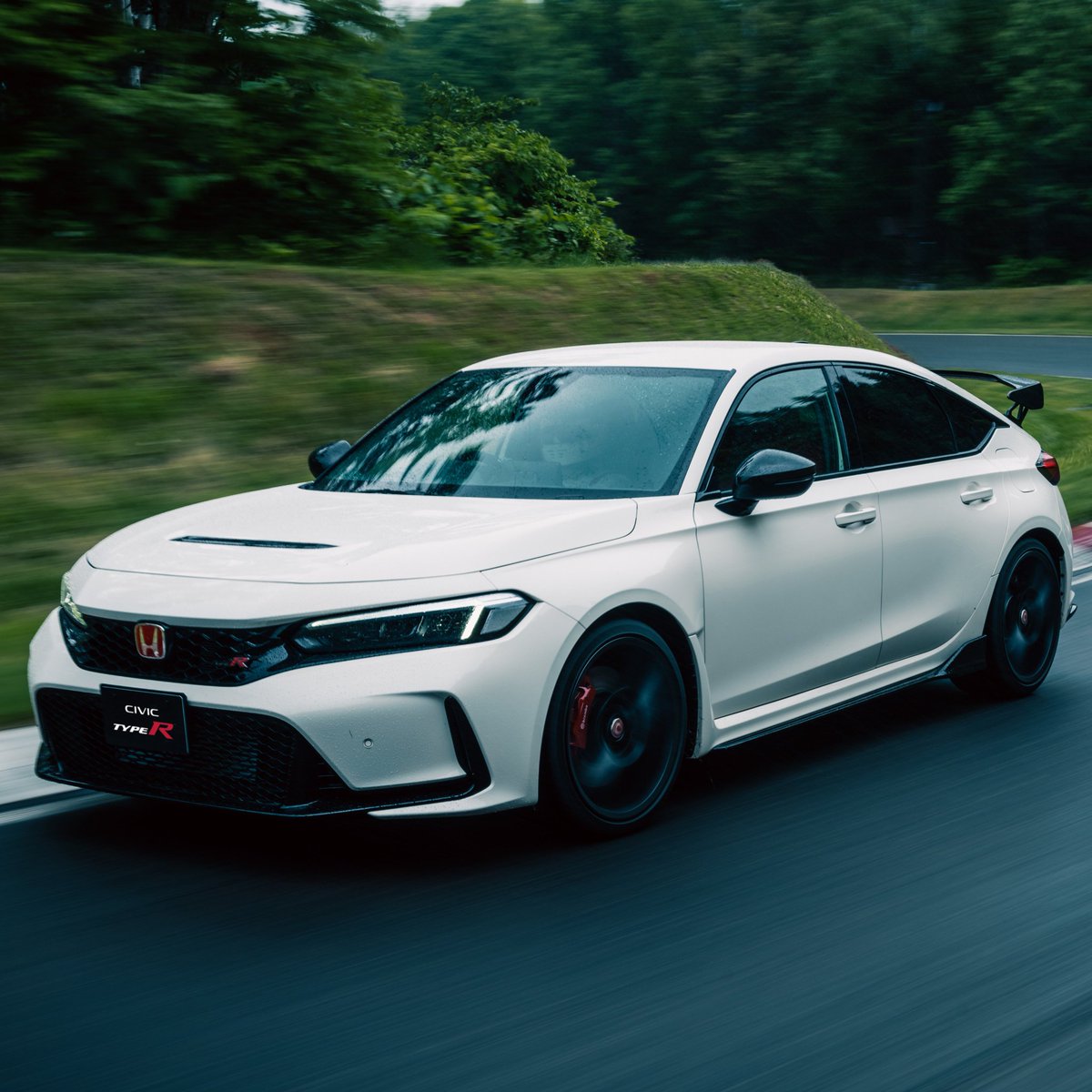 yuichi220mp4's tweet photo. 2022-2023 パフォーマンス・カー・オブ・ザ・イヤー
シビックe:HEV/シビックタイプR
CIVIC e:HEV/CIVIC TYPE R
#CIVIC50周年 #TYPER30
節目の年での快挙！
おめでとうございます！ https://t.co/QgtEudwVbI