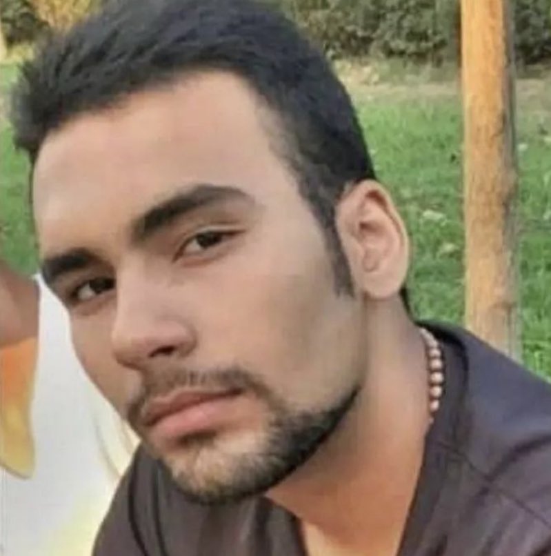 BahmanKalbasi's tweet photo. Mohsen was only 23 years old. Worked in a coffee shop to provide for his family. He was among the less known of 13K+ political prisoners aerated in the last 3 months of protest.  #محسن_شکاری https://t.co/9iqbbZMB2k