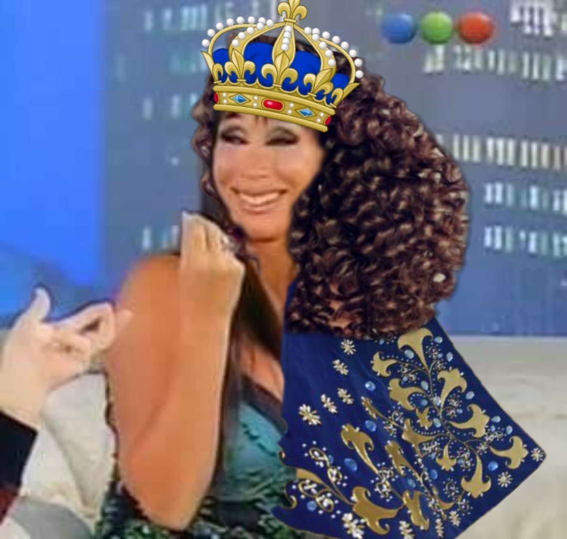 SoyAjenjo's tweet photo. La virgen viendo a Sandra Quiñónez de rodillas https://t.co/QH2wXsowHm