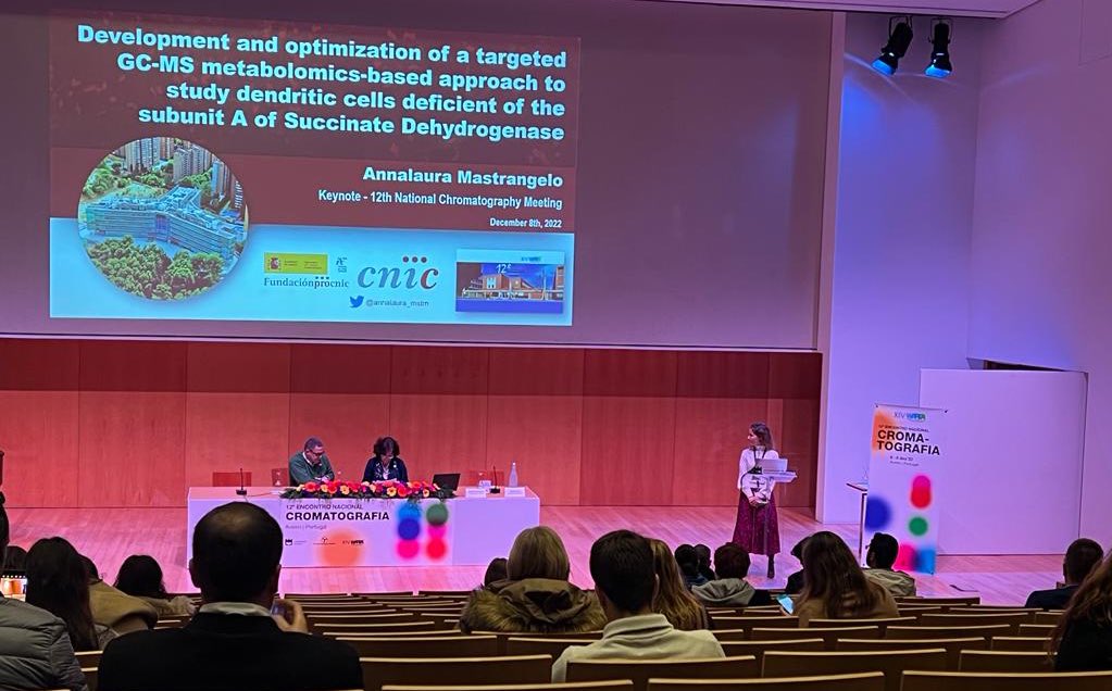 annalaura_mstrn's tweet photo. It has been a pleasure to present our targeted approach by GCMS to study #dentritic #cells #metabolism at the 12ENC of the Portuguese society for chromatography! Thank you #LECO and the organising committee for inviting me #immunometabolism #metabolomics #keynotespeakers https://t.co/gfcoMpVLCh