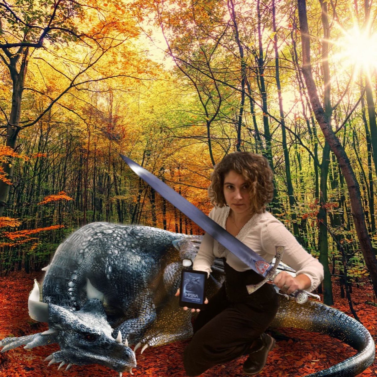 Patry_Soler's tweet photo. Hoy traigo reseña y fotomontaje de 
Imperia: Los predestibados es una novela de @CarolaVerc

Antes de empezar: ¡Que leviatán se apiade de vuestras almas! ¡Viva las culebras! 🐍 https://t.co/ltGkbErM62