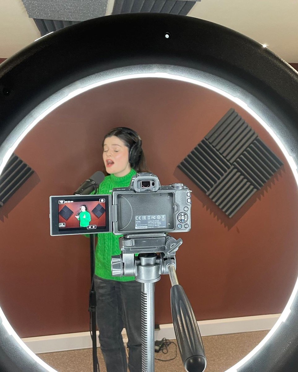 LSP_VocalReels's tweet photo. Recording with MEGAN HESLOP 🖤
@MeganEveHeslop https://t.co/kcZxmXO4BT