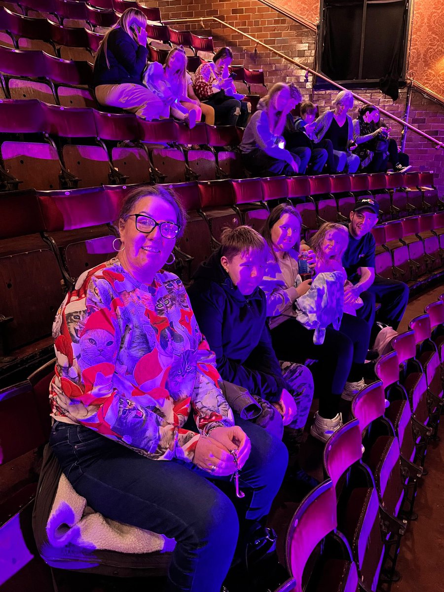 The Dalmarnock and Cranhill families had brilliant trips to the panto this week to see Beauty and the Beast.

What a way to kick off December! 

#ChangingLivesThroughSport 
@SSF_2000 <a href="/scotgov/">Scottish Government</a> <a href="/GlasgowCC/">Glasgow City Council</a>