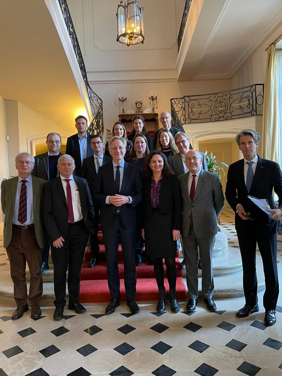 RHDijkgraaf's tweet photo. 🇳🇱: Hoe kunnen Frankrijk en Nederland nog beter samenwerken op het terrein van hoger #onderwijs en #wetenschap? Daarover sprak ik in Parijs met mijn Franse collega minister Sylvie Retailleau (@sretailleau). Het ging daarbij ook over de samenwerking binnen de EU. (1/3) https://t.co/6jAG7Q2ghC