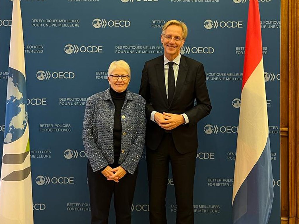 Robbert Dijkgraaf (@rhdijkgraaf) on Twitter photo 🇳🇱: Hoe kunnen Frankrijk en Nederland nog beter samenwerken op het terrein van hoger #onderwijs en #wetenschap? Daarover sprak ik in Parijs met mijn Franse collega minister Sylvie Retailleau (<a href="/sretailleau/">Sylvie Retailleau</a>). Het ging daarbij ook over de samenwerking binnen de EU. (1/3) 🇳🇱: Hoe kunnen Frankrijk en Nederland nog beter samenwerken op het terrein van hoger #onderwijs en #wetenschap? Daarover sprak ik in Parijs met mijn Franse collega minister Sylvie Retailleau (<a href="/sretailleau/">Sylvie Retailleau</a>). Het ging daarbij ook over de samenwerking binnen de EU. (1/3)