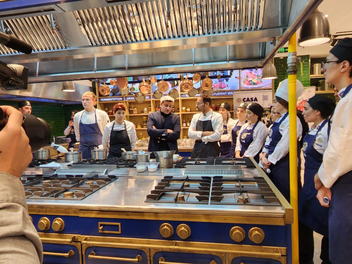 ITABaku_'s tweet photo. VII SETTIMANA DELLA CUCINA ITALIANA A BAKU, 5-9 DICEMBRE 2022

Masterclass del cuoco Giuseppe D'Errico, executive chef del ristorante stellato "La Madernassa" presso CASA' culinary arts center https://t.co/wYYTI3K7wM
