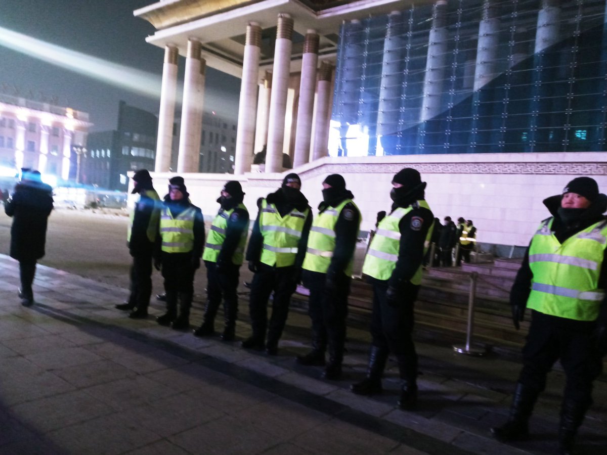 Шүгэлддэг данх хэрэггүй гэдгийг 5 өдөр харлаа, жагсагчид шаардлаа...Одоо зүгээр өөрөө алга бол...Огцор сайд нэртэй СААДАА😡