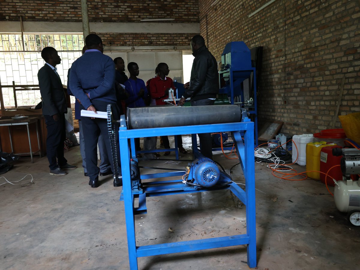 RwandaIndustry's tweet photo. #Happening Now:Young innovators selected and incubated in the #InnovateforCowBiohackathon are pitching their final projects as @RwandaIndustry gears up for R&amp;D and Innovations #DemoDay slated for tomorrow Friday, December 9th 2022 @NIRDA Huye Research Centre. @Ngabitsinze https://t.co/LM95ZdyJZr