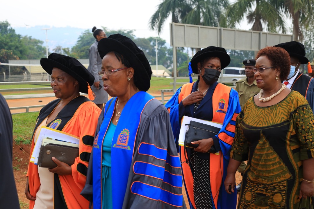 Today, our very own Kyobutungi Brendar, Nyaka alumnae secured a Bachelor of Arts with Education in Literature and English from @kyambogou 

Congratulations @NyakaGlobal 
Congratulations Brendar, @BeautifulWorld 
#TheBestIsYetCome #NyakaLearners #TransformingEducation