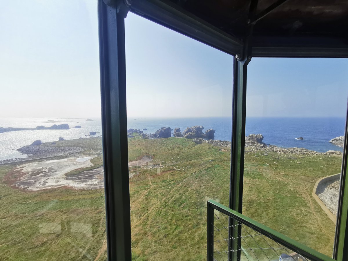 Creze_Rennes's tweet photo. PHARE DE L'ÎLE VIERGE

Sur cette île uniquement accessible par bateau, les artisans Crézé sont intervenus sur la restauration de la lanterne, notamment. Un symbole du phare permettant de profiter du panorama sur l’océan et sur la côte de l'Aber Wrac'h.
 
Lien en bio.

#littoral https://t.co/QH97TjGgiY