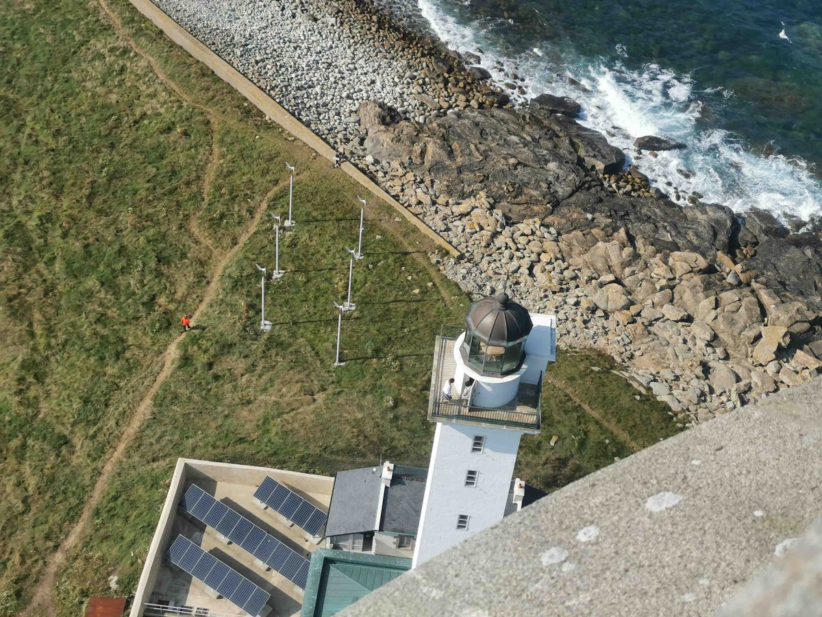 PHARE DE L'ÎLE VIERGE

Sur cette île uniquement accessible par bateau, les artisans Crézé sont intervenus sur la restauration de la lanterne, notamment. Un symbole du phare permettant de profiter du panorama sur l’océan et sur la côte de l'Aber Wrac'h.
 
Lien en bio.

#littoral