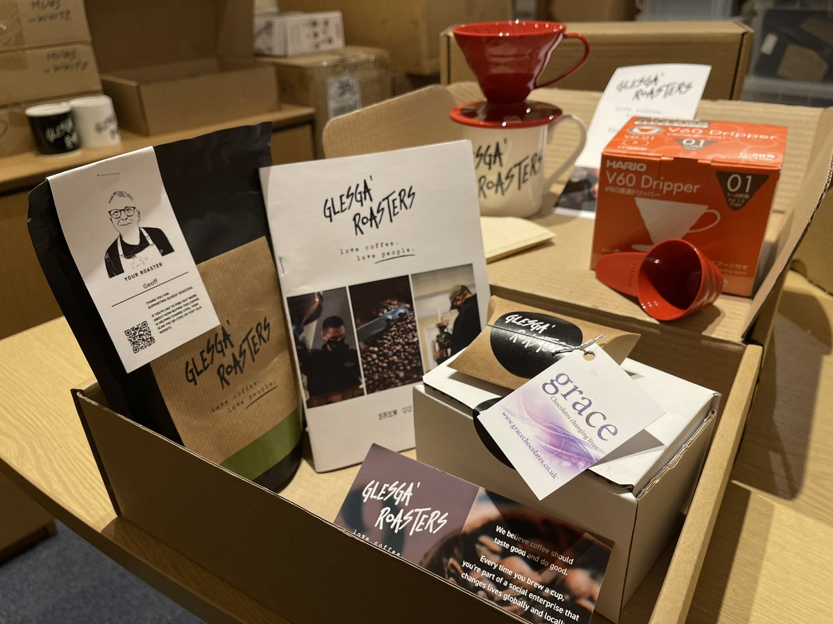 GlesgaRoasters's tweet photo. #GlesgaRoasters Christmas coffee hampers make very special gifts. Includes exquisite Rwandan coffee, a V60 drip &amp; filters, @gracechocolatesuk choccy coffee beans, GR mug, brew guide. Be part of a social enterprise that changes lives globally &amp; locally. #LoveCoffeeLovePeople https://t.co/twxm7B6fUY
