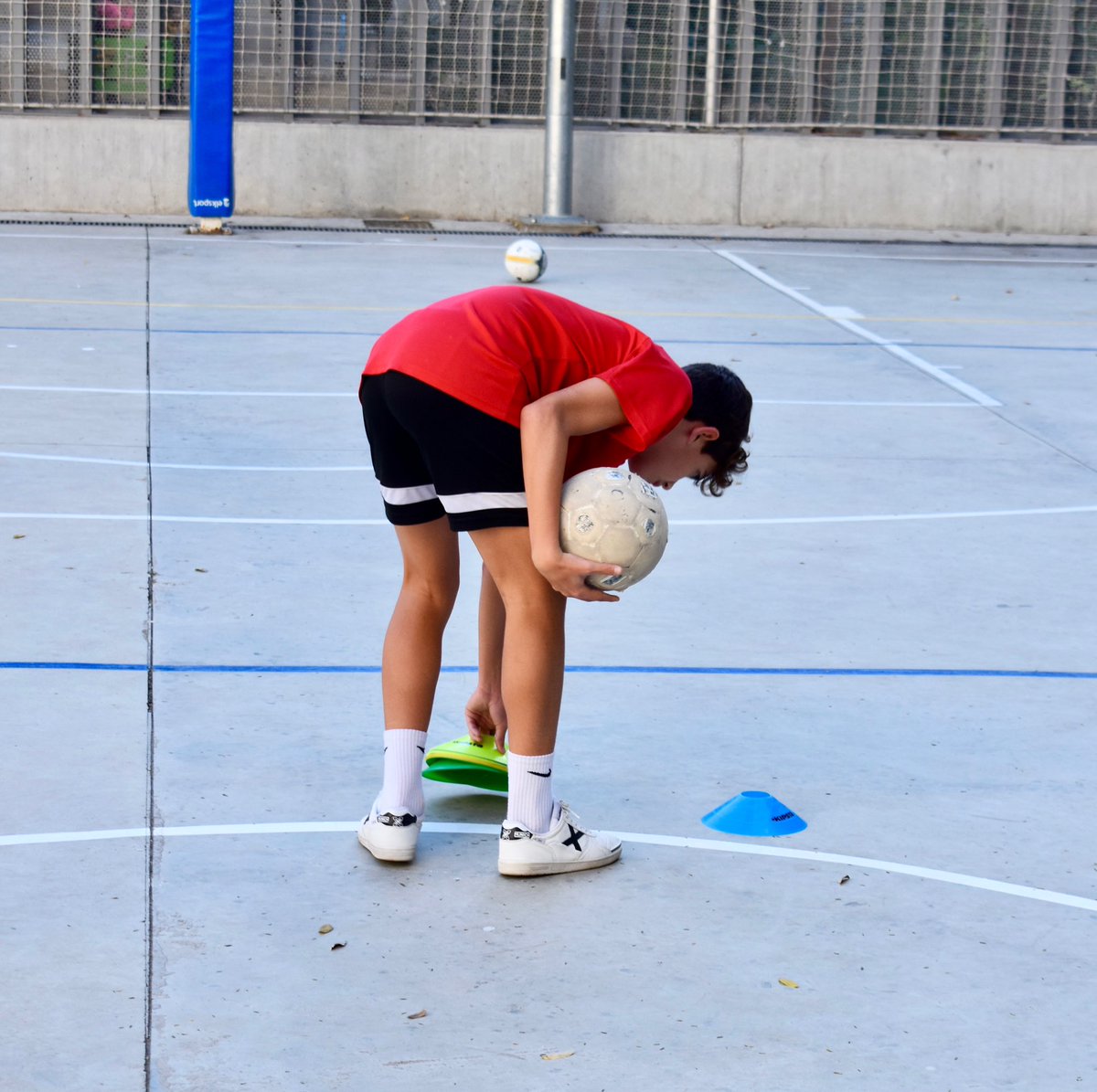 CFSEixample's tweet photo. #ClubCFSE ⚽️
Recollim material durant uns dies per recarregar piles 🔋 i encarar el tram final d’any amb força!
👉 Només el #JA disputa partit, amb la jornada 14 de la Juvenil Nacional.
Ho farà diumenge a les 20.00h al #SantaIsabel🏟. Apunta’t l’horari 👀✍️.
#SomEixample ⚫️🔴 https://t.co/7GiVM9llND