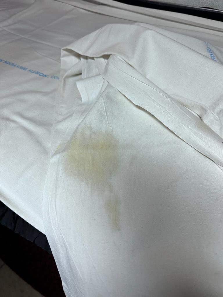 virendradeora16's tweet photo. During journey from Rajasthan to Mumbai in @WesternRly,(PNR no- 2350848402), I came through this unhygienic service by @RailMinIndia. Bedsheets provided to me and my fellow passengers were not in usable condition. Pls look forward to it as fast as possible . Train no- 14701. https://t.co/TvhNKCLeBo