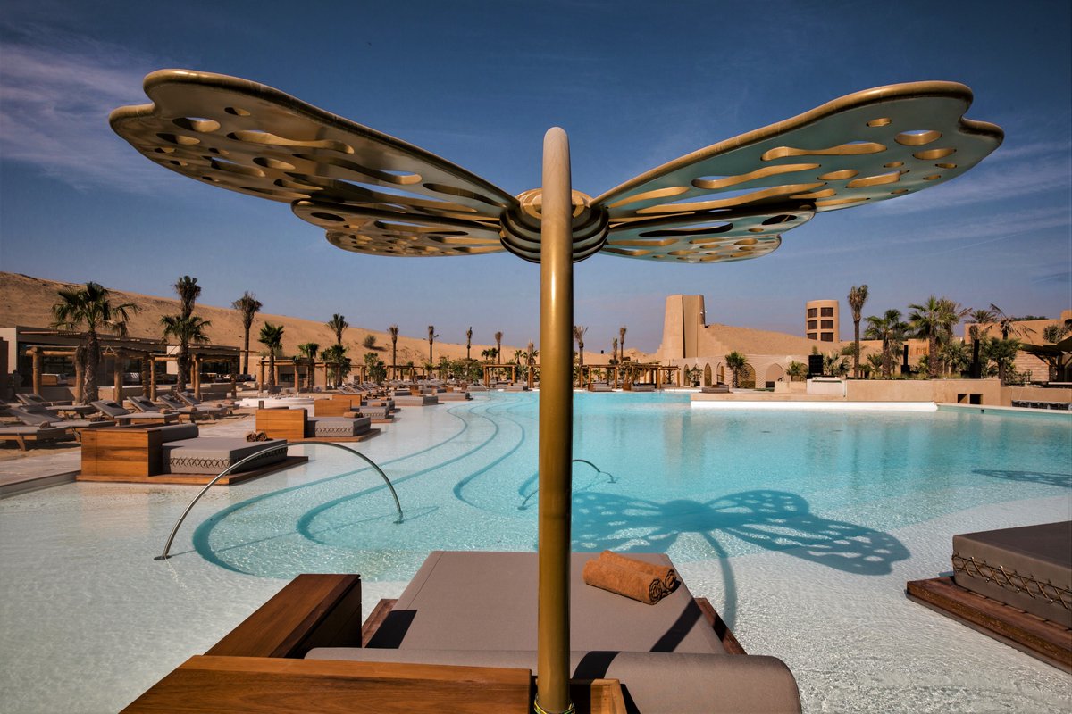 A wide range of sunbeds and cabanas, where you will be able to enjoy the most extraordinary drinks and taste our cuisine that fuses flavors from around the world. 

Open from Saturday, December 10 - Book now on terrasolisdubai.com | WhatsApp +971 50 935 2344

#TerraSolis
