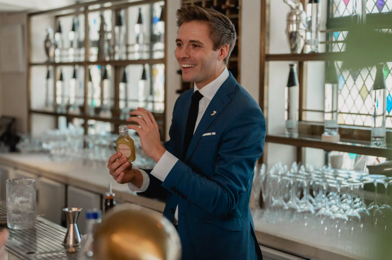 MPR worked with the <a href="/elitVodka/">elit Vodka</a> Team and  <a href="/TheCocktailServ/">The Cocktail Service</a> on the recent Elit Martini Masters Cocktail Competition!

We were delighted to arrange for Arturo’s winning Pika-Tini cocktail to feature in <a href="/countryandtown/">Country and Town House</a>:

countryandtownhouse.com/food-and-drink…

#elit #vodka #martini #cocktails