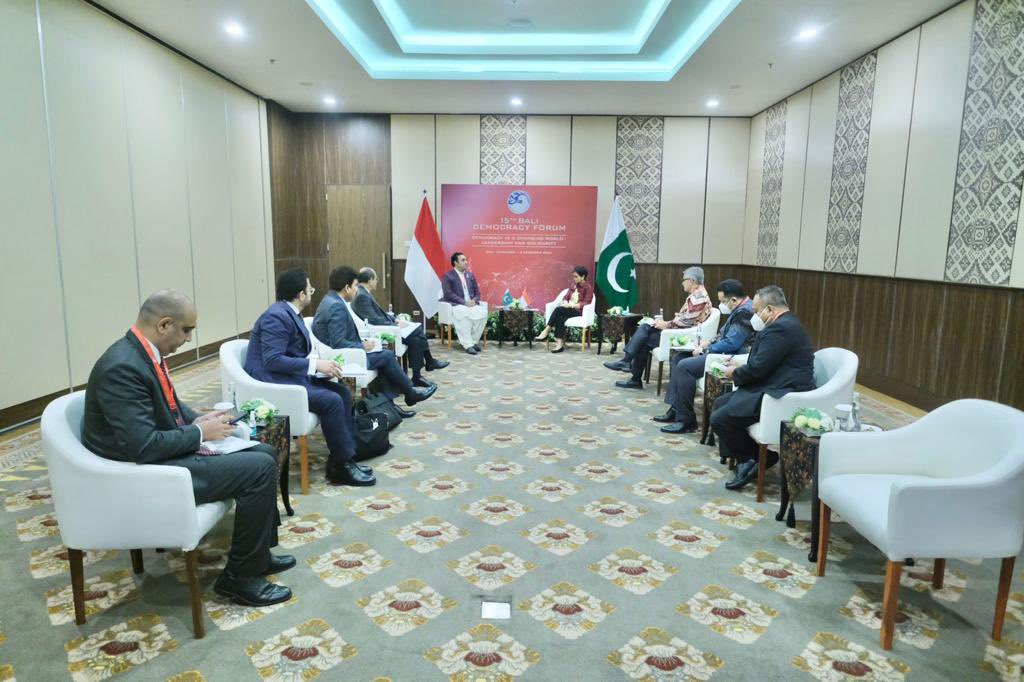 Pleased to meet my 🇮🇩 counterpart FM <a href="/Menlu_RI/">Menteri Luar Negeri Republik Indonesia</a> on sideline of #BDF15 in Bali today. Discussed bilateral relations, reg. &amp; global situation. signed MoU on establishment of Joint Ministerial Commission, which will enhance bilateral engagements at all levels.