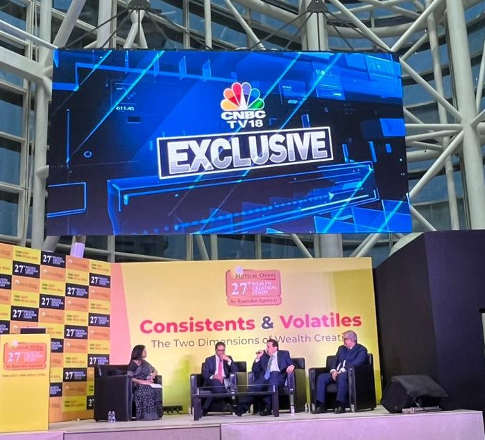 MotilalOswalLtd's tweet photo. Panel Discussion with some stalwarts from the FinTech industry! 
Watch this space for some more updates
@latha_venkatesh @CNBCTV18News @CNBC_Awaaz  
@MotilalOswalLtd @Raamdeo Agrawal   
@HomeLoansByHDFC #KekiMistry  
@AxisBank #AmitabhChaudhary
#27thWCS #WCS #MotilalOswal #MOFSL https://t.co/roRO0KvvPT