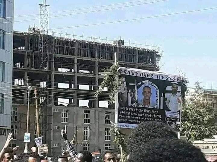 Sherefedin05's tweet photo. በጎጃም ደብረ ማርቆስ ህዝባዊ እምቢተኝነት ተነሳ
በዛሬው ዕለት በደብረማርቆስ ከተማ የደብረ ማርቆስ ህዝብ ሰልፍ ወጥቶ በወለጋ እየተፈፀመ ያለዉን የዘር ፍጅት አዉግዟል።ህዝባዊ እምቢተኝነቱ ይቀጥላል። https://t.co/W7JcFFRd2N