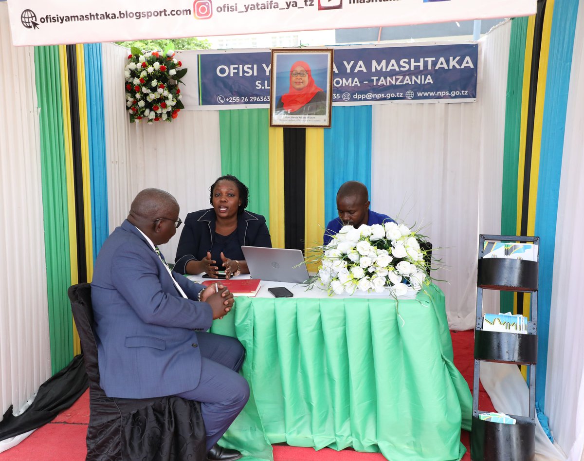 OMashtaka's tweet photo. Mdhibiti na Mkaguzi Mkuu wa Hesabu za Serikali (CAG) Bw. Charles Kichere ametembelea banda la Ofisi ya Taifa ya Mashtaka kwenye  Wiki ya Maadhimisho ya Siku za Maadili na Haki za Binadamu Kitaifa yanayofanyika katika  viwanja vya Nyerere Square Jijini Dodoma https://t.co/9yWV3R14iy