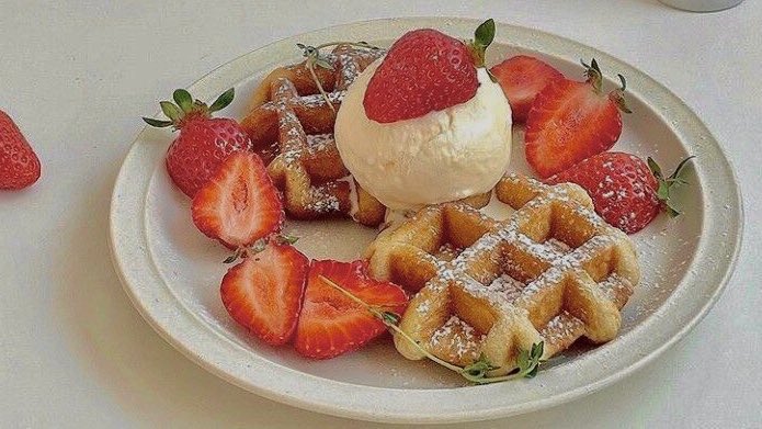 chanelkake's tweet photo. strawberry waffles ♡ https://t.co/Pl6dSQP4im
