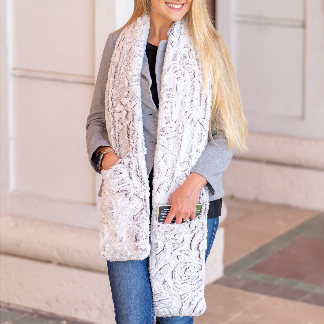 Levenger's tweet photo. 12 Days of Deals. #8. The Reader's Book Scarf, packed with pockets for books and more, now $19.
See link: https://t.co/XvWFnlfzGt
#12DaysofDeals #ReadWriteDreamDo #Levenger https://t.co/dLOySgbJ6u