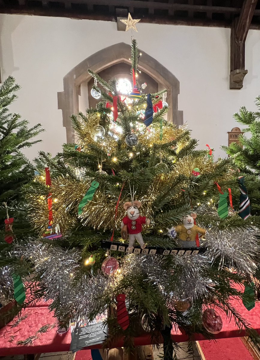 SchoolDrive2021's tweet photo. School Drive are feeling festive today, dressing our tree for St Lukes Church Christmas Tree Festival. 🎄🎄🎄#ThriveAtSchool #Jinglebells https://t.co/vgGCNKYWJs